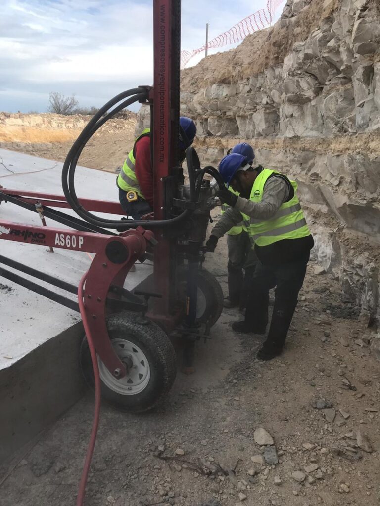 Perforadora Wagon Drill- Rhino drill AS95P